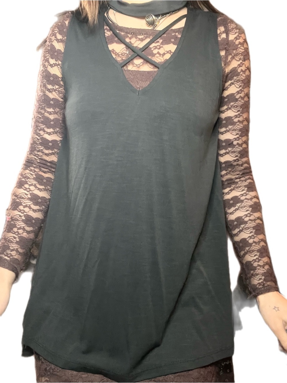 blue heaven Black V-Neck Cross-Strap Layered Hem Tank Top M